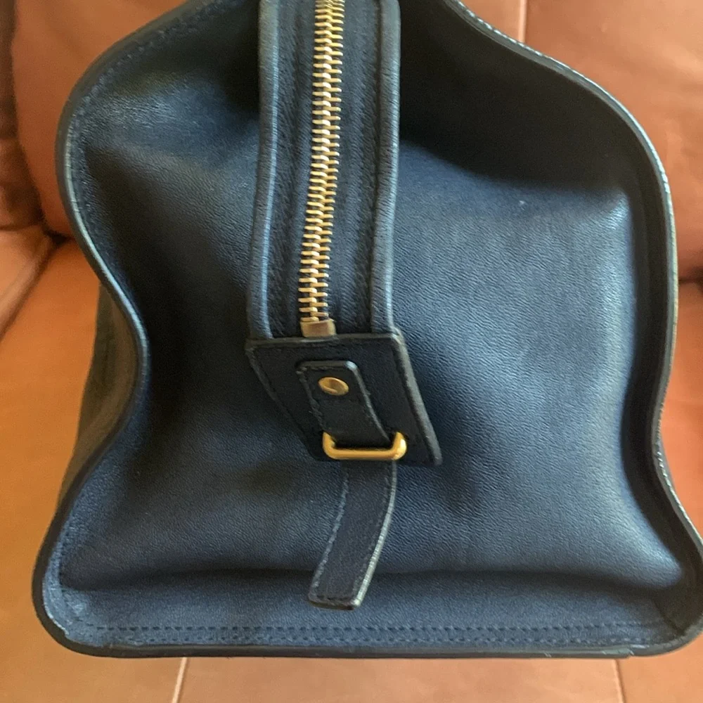 🦋Beautiful YSL Navy Blue Leather Handbag🦋 - Picture 5 of 14